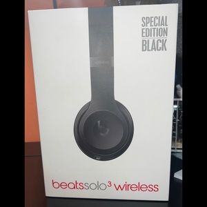 Beats by Dr. Dre Solo³ The Beats Icon Collection Wireless in Matte Black